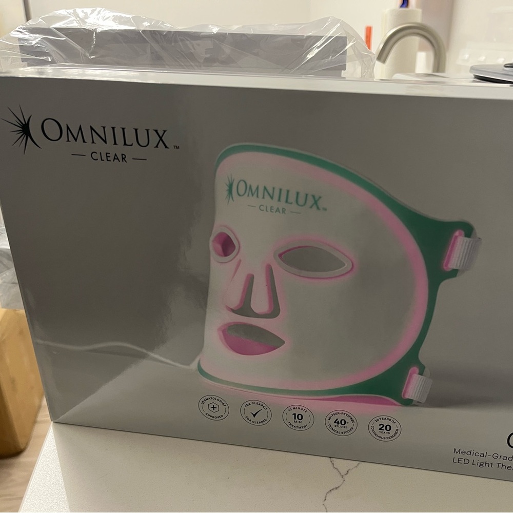 Omnilux Clear